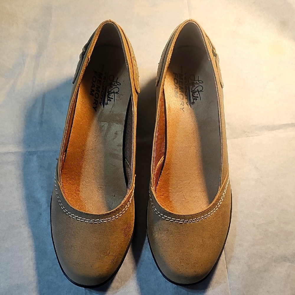 Life Stride Women's Tan Pumps